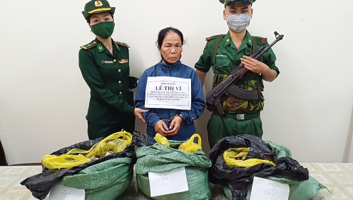Bắt hai người phụ nữ vận chuyển 50 kg thuốc nổ