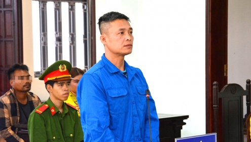 Dùng dao chém người, bị xử tội sử dụng trái phép vũ khí quân dụng