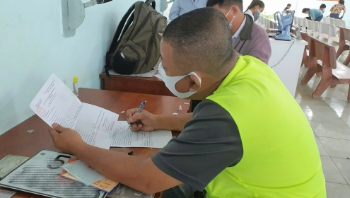 Chủ cũ khốn đốn vì người mua không chịu sang tên xe