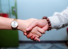 Chuyển nhượng vốn cho người không phải thành viên công ty được không?