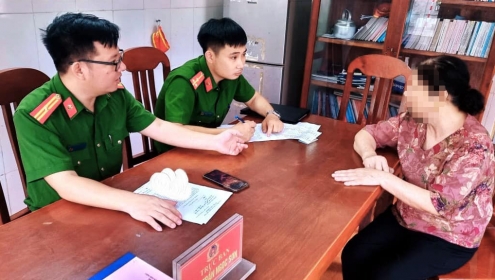 Thấy người phụ nữ lo lắng, công an mời làm việc nên ngăn được một vụ lừa đảo