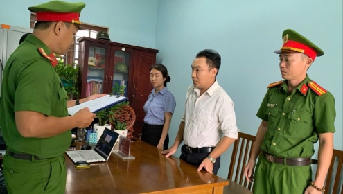 1 công chức hộ tịch xã ở Quảng Nam bị bắt vì cung cấp bản sao sai quy định