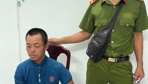 Bắt nóng kẻ lừa phụ nữ vào nhà hoang để hiếp dâm, cướp tài sản