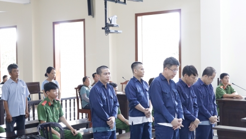 1 cựu công chứng viên bị truy tố trong vụ lừa đảo bán đất bằng sổ hồng giả