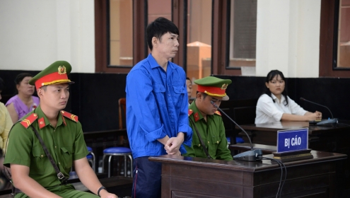 Mâu thuẫn chuyện nợ nần, người đàn ông ra tay với vợ hờ