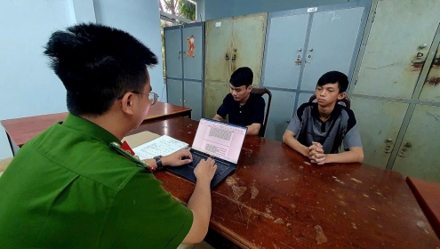 Can ngăn đánh nhau trong quán nhậu, cô gái bị đâm vào đùi