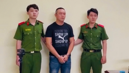 Bắt tạm giam người đập kính ô tô, hành hung tài xế tại Thủ Đức