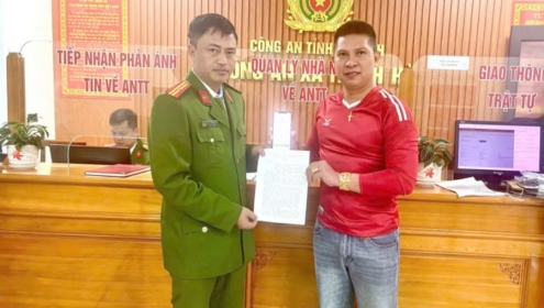 Chuyển nhầm 499.999.999 đồng rồi đi báo công an nhờ giúp đỡ