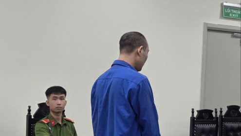 Đọc tin nhắn của vợ xong, chồng gây án giết người