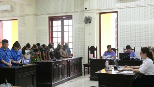Nhóm người Việt ngồi ở Campuchia gọi video xưng công an và cái kết