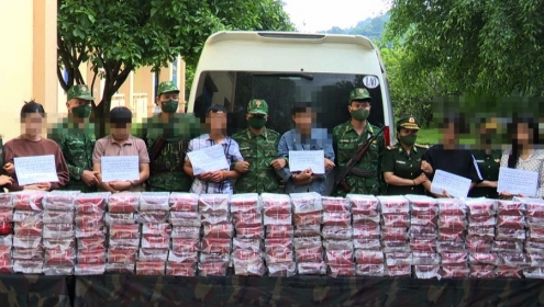 6 người đi trên ô tô chở 121 kg ma tuý