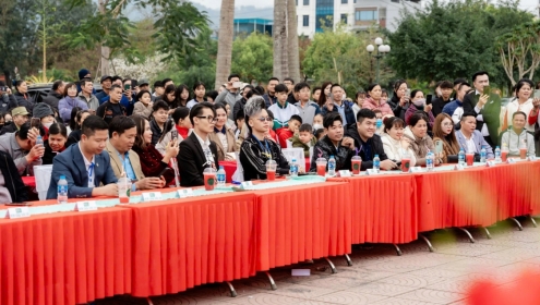 Công an xác minh vụ mời giang hồ mạng quảng bá nem chua