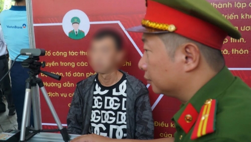 Công an TP.HCM hướng dẫn người nước ngoài đăng ký tài khoản định danh điện tử VNeID