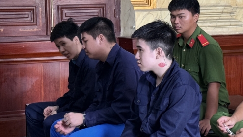 3 bị cáo lãnh án vì làm tiền giả và tàng trữ trái phép vũ khí quân dụng
