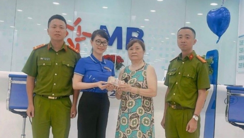 Nhân viên ngân hàng giúp cụ bà tránh bị lừa đảo mất 100 triệu đồng