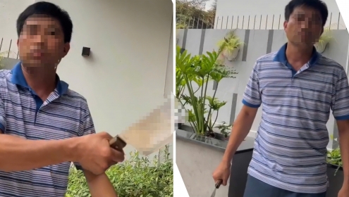 Người đàn ông cầm dao đe dọa thợ khóa có dấu hiệu của tội gì?