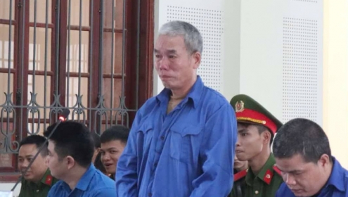 Dại dột nhận lương bằng ma túy, người thợ xây khóc nức nở tại tòa