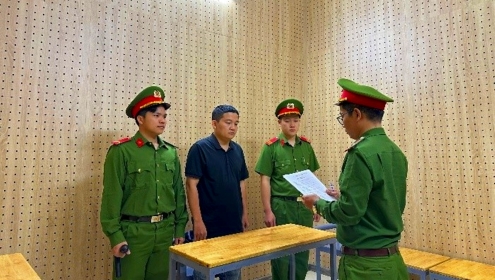 Bắt nhân viên ngân hàng chiếm đoạt hơn 8 tỉ đồng của nhiều người