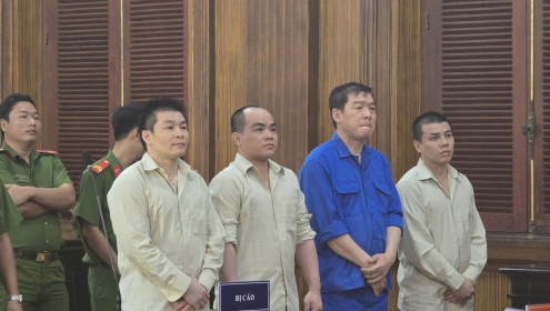 Tuyên án nhóm cho vay lãi nặng, dí súng vào đầu giám đốc ngân hàng ép viết giấy nợ