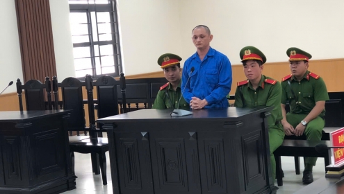 Đang chấp hành án tù chung thân, phạm nhân dùng dao đâm giám thị trại giam Định Thành