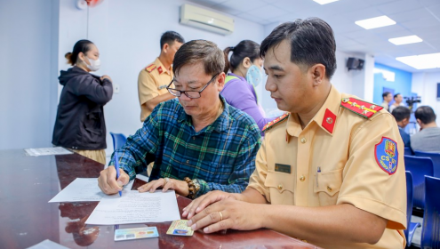 Sáp nhập tỉnh, người dân có cần đổi biển số xe, đăng ký xe không?