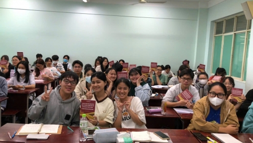 Siết điều kiện đào tạo cử nhân luật nhìn từ yêu cầu bảo vệ sinh viên