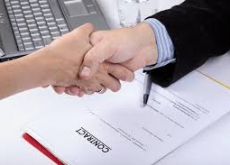 Giám đốc có được ký hợp đồng với công ty mình đang làm việc không