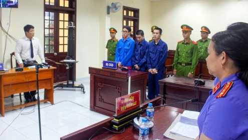 Lên mạng học làm tiền giả bán cho người khác, lãnh 11 năm tù