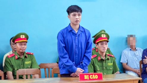 Thiếu nữ bị bạn trai cũ dùng ảnh nóng, ép quan hệ tình dục sau chia tay