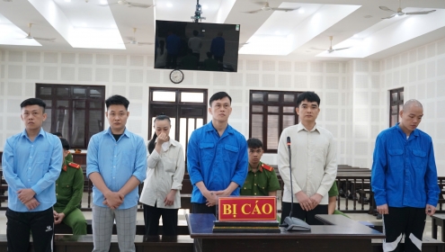 Tạo web đầu tư chứng khoán ảo rồi đánh sập, chiếm đoạt hàng chục tỉ đồng