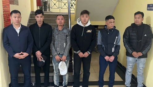 Tạm giữ hình sự 9 người trong vụ một phụ nữ ở Hà Nội bị tạt axit