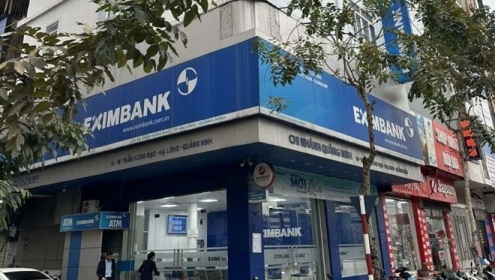 Vụ xài thẻ tín dụng 8,5 triệu bị đòi nợ gần 9 tỉ: Khách hàng mời luật sư để đấu Eximbank