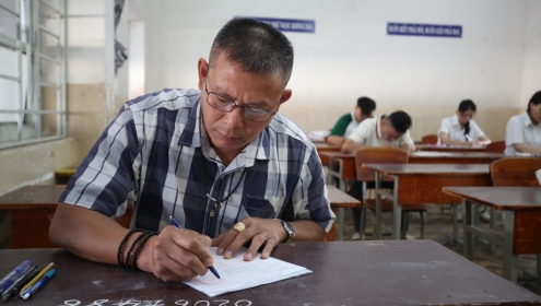 TP.HCM: Người cha 48 tuổi dự thi tốt nghiệp THPT để làm gương cho con