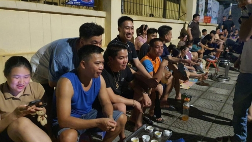 Phòng GD&ĐT nói về việc phụ huynh xếp hàng cả đêm đăng ký cho con vào lớp 1