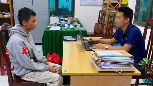 Bắt giam kẻ sử dụng tài khoản ảo dụ dỗ nhiều học sinh chụp hình hở hang