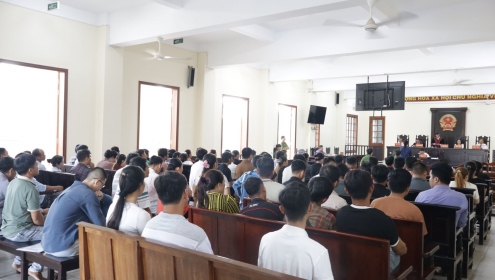 Hàng trăm bị hại ngồi kín phòng xử vụ lừa đảo và cảnh báo của tòa