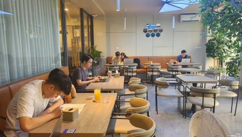 Quy định mới về thuế có thể gây khó khăn cho quán tạp hóa trong hẻm, quán cà phê vỉa hè...